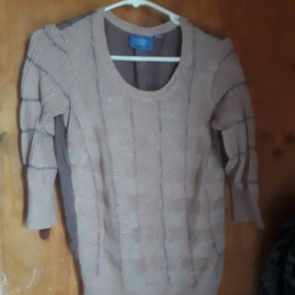 Clothing - Picture 11 of 12